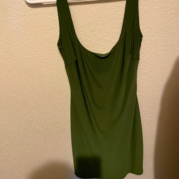 Mini dress (backless) - Picture 1 of 3